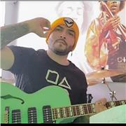 Te gustaría aprender a tocar tus canciones favoritas en guitarra? Contáctame y estaré encantado de ayudarte